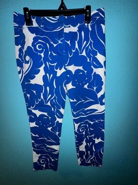 Liz Claiborne career Blue and White Floral Capri slacks